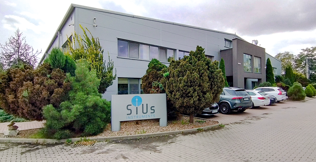 Außenansicht Si Us-Firmengebäude in Polen